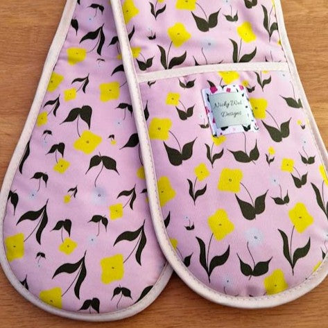 Double oven gloves with First Flowers pattern in Ballet Pink