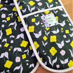 Double oven gloves with First Flowers pattern in Forest Green