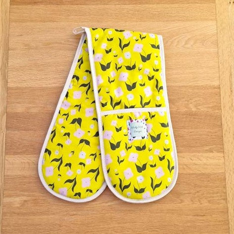 Double oven gloves with First Flowers pattern in Sunshine Yellow