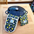 Double oven gloves with First Flowers pattern in Forest Green