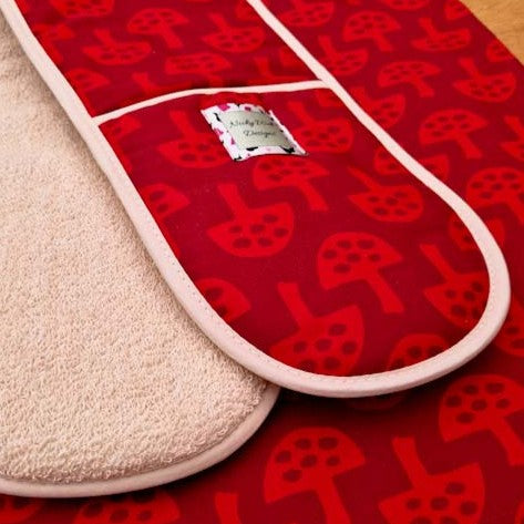 Double Oven Gloves – Glen Tanar Mushrooms (Very Berry)