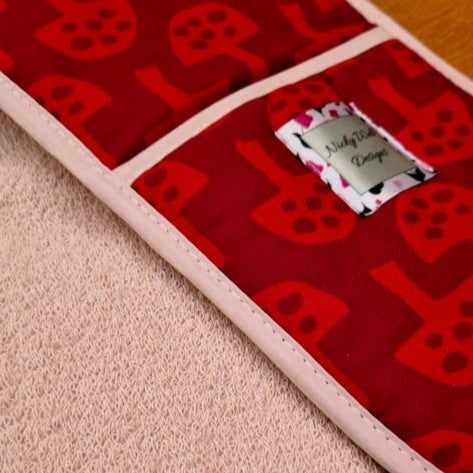 Double oven gloves with Glen Tanar Mushroom pattern in Very Berry