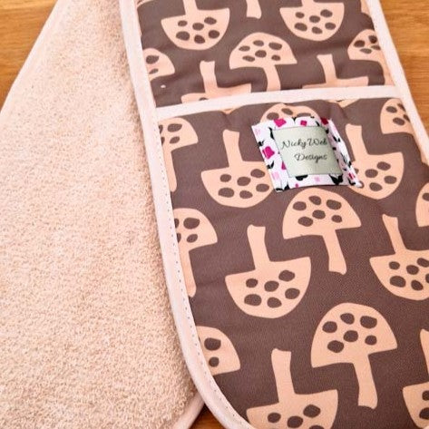 Double oven gloves with Glen Tanar Mushroom pattern in Shiitake