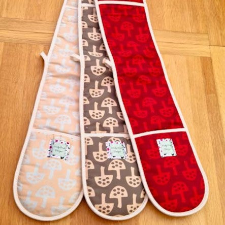 Double Oven Gloves – Glen Tanar Mushrooms (Very Berry)