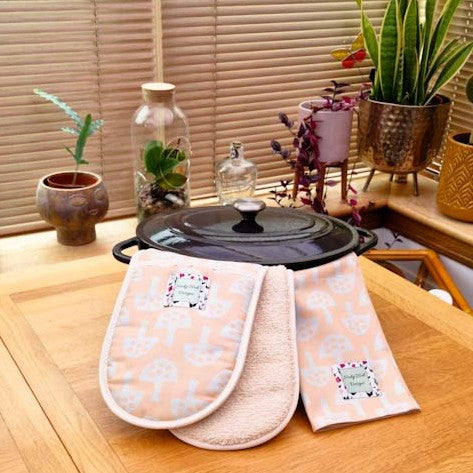 Double oven gloves with Glen Tanar Mushroom pattern in Pale Acorn