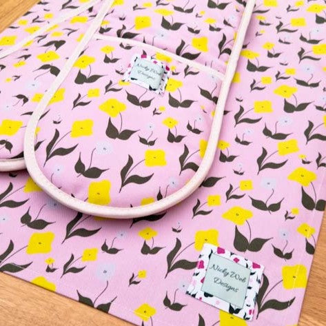 Double oven gloves with First Flowers pattern in Ballet Pink