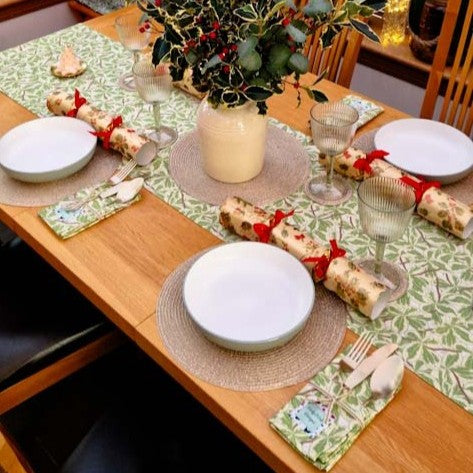 Table Runner – Variegated Boxwood