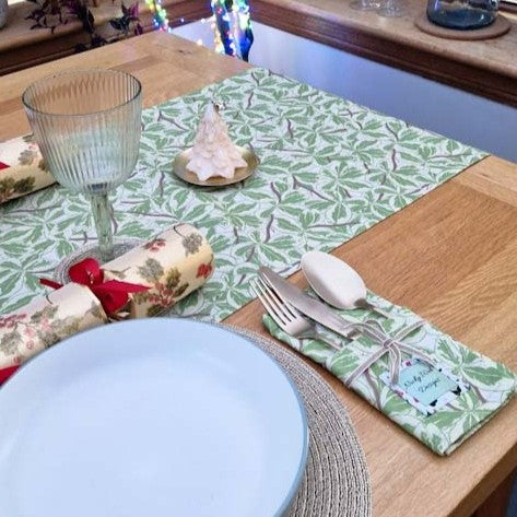 Table Runner – Variegated Boxwood