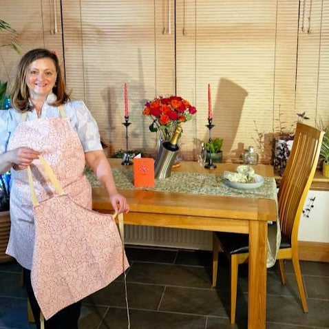 Children’s cotton apron with Million Hearts pattern from Love Collection