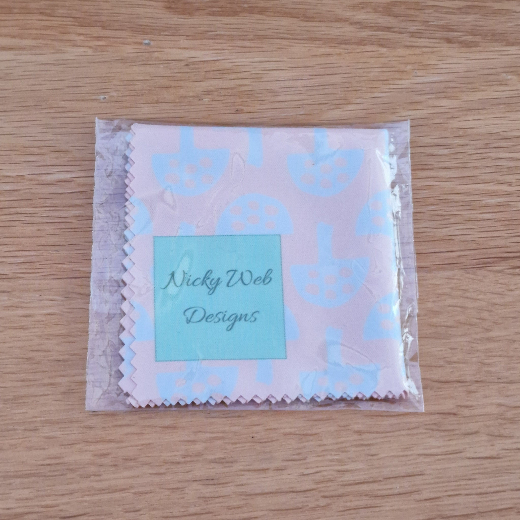 Glasses Cleaning Cloth – Glen Tanar Mushrooms