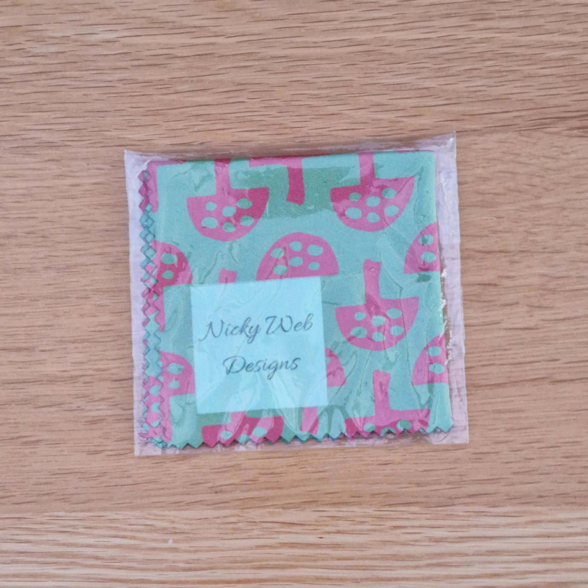 Glasses Cleaning Cloth – Glen Tanar Mushrooms